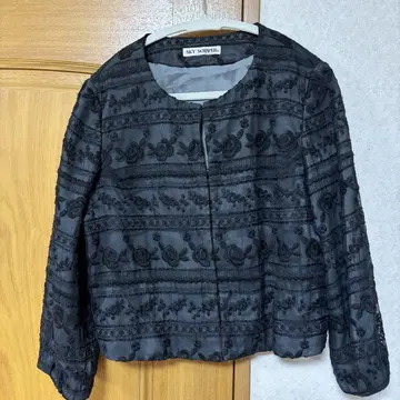 장미 자수 자켓, 블랙