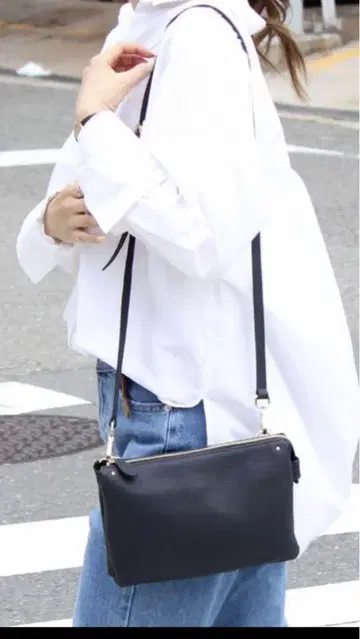 비타 페리체(aroco) 소가죽 숄더백 블랙
