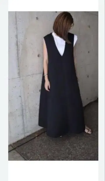 ella selectshop 엠보싱 가공 원피스 블랙