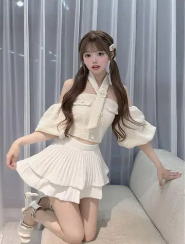 Darich 다리치 홀터넥 오프숄더 트위드 상의
