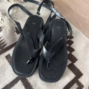 자라 천연 가죽 스트랩 샌들 샌들