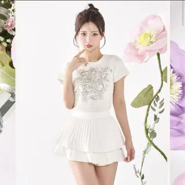 미개봉 새상품 다리치 비쥬 플라워 니트탑 WHT 화이트