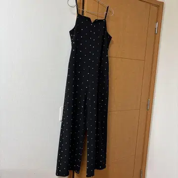 도트 무늬 자수 올인원