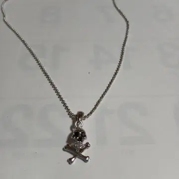 스컬 모티브 목걸이