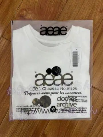 aeae 화이트 그래픽 티셔츠
