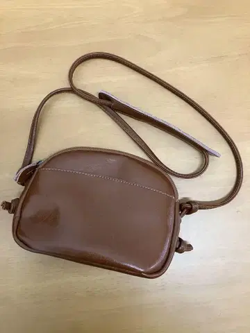 브라운 직사각형 파우치 숄더 스트랩 포함, 증정품 포함