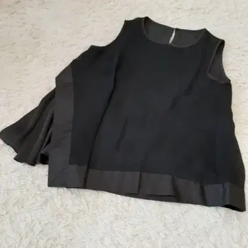 새상품급 DAMA 컬렉션 슬리브리스 변형 블랙