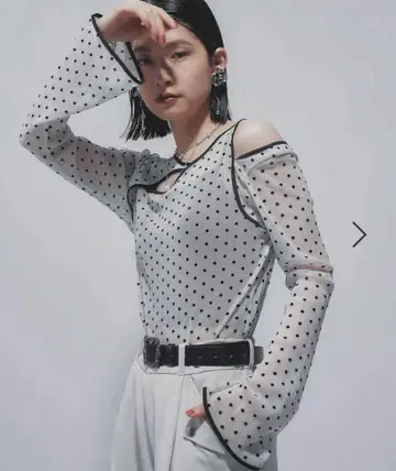HARE 하레 도트 무늬 시어 T