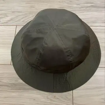 COMESANDGOES 디크로스 버킷 햇