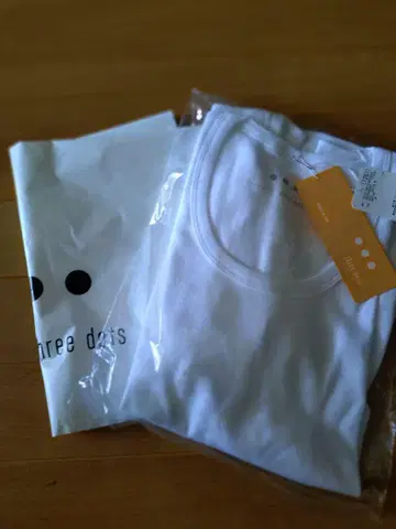 three dots 화이트 티셔츠 M 사이즈