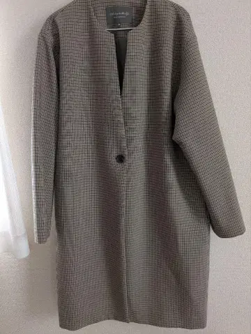 더블 크로스 키 넥 코트