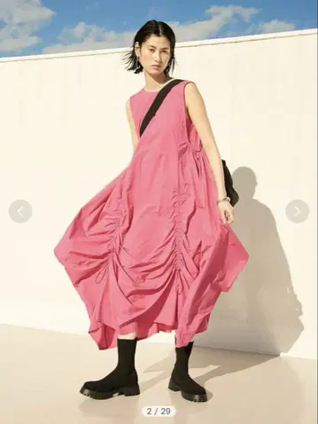 emmi atelier / 리사이클 나일론 개더 원피스