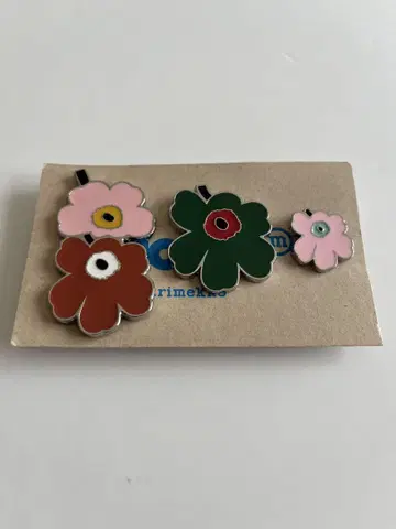 마리메코 핀 배지