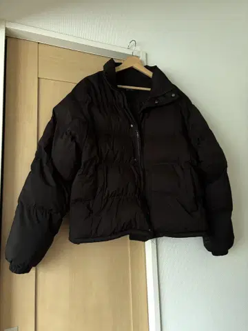 블랙 다운 자켓 숏 기장