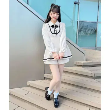 ROJITA 리본 브로치가 포함된 파스텔 트위드 세트 (화이트)