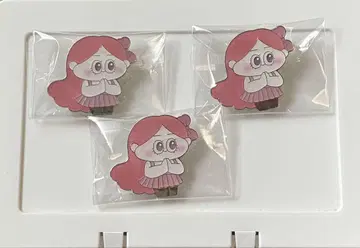 핀 배지 3개 세트와 RIMA 카드