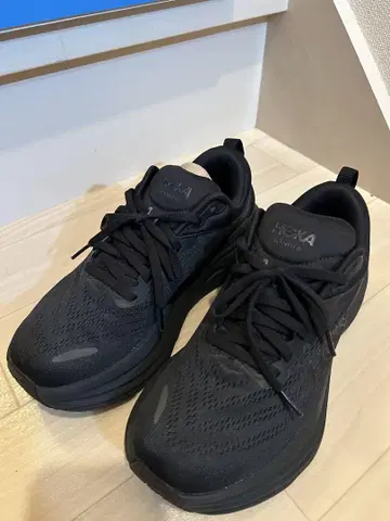 HOKA Bondi 8 블랙 스니커즈
