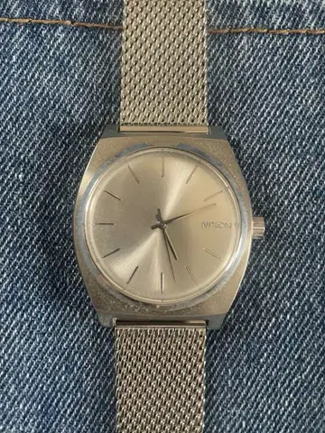 NIXON THE TIME TELLER