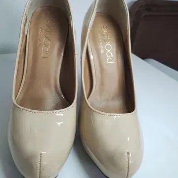 베이지 하이힐