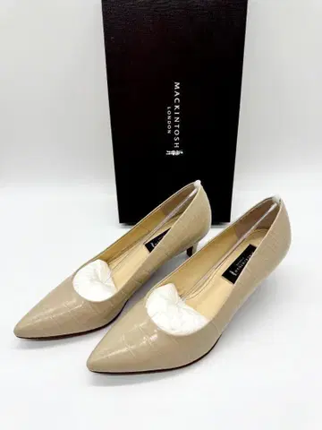 새상품 매킨토시 스틸레토 펌프스 베이지 24cm