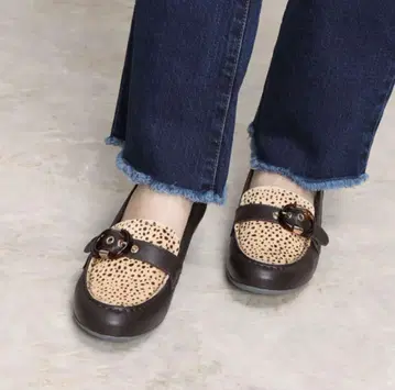 KISCO 키스코 클리어 버클 모카신 펌프스 23cm