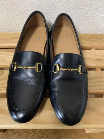 잉그 ing 비트 로퍼 23.5cm 블랙 가죽 골드 금장 장식