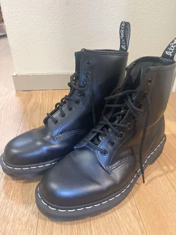 닥터마틴 화이트 스티치 사이즈: (27cm) 새상품급