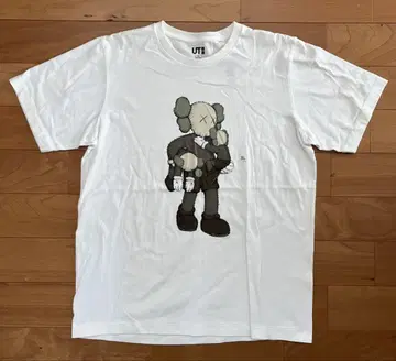 무료배송 레어 택 포함 새상품 유니클로 KAWS 캐릭터 티셔츠 XL