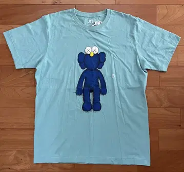 무료배송 레어 새상품 택 포함 유니클로 KAWS 캐릭터 티셔츠 XL