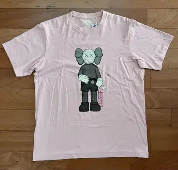 무료배송 레어 새상품 택 포함 유니클로 KAWS 캐릭터 티셔츠 XL