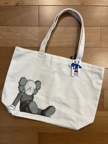 무료배송 레어 새상품 유니클로 카우스 토트백 BAG