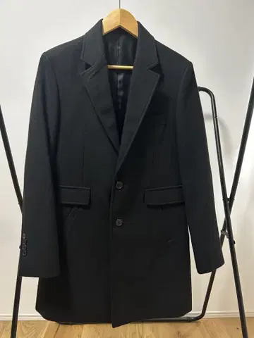 블랙 체스터 코트 투버튼