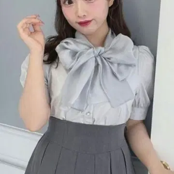 에블린 빅 리본 블라우스 아이스 그레이
