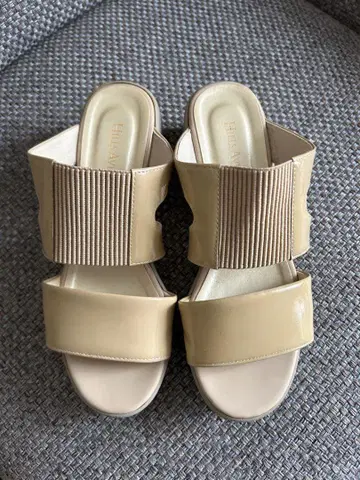 힐즈 애비뉴 베이지 샌들 22.5cm