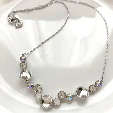 새상품급 스와로브스키 vanda 목걸이 크리스탈 실버 컬러
