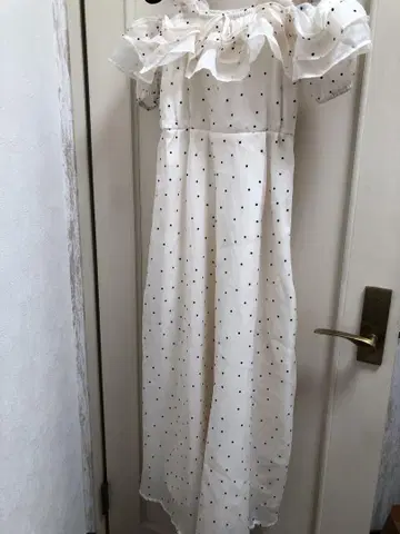 GRL 오프숄더 도트 무늬 롱 원피스