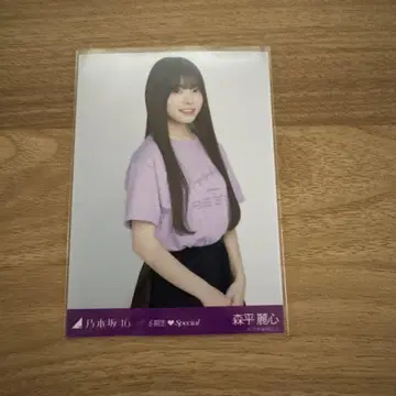 노기자카46 모리히라 레이코의 브로마이드입니다.