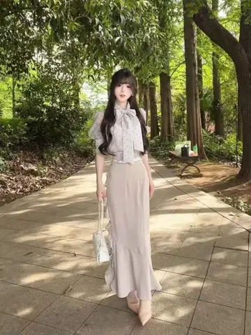 베이지 타이트 스커트 프릴 밑단 LT45