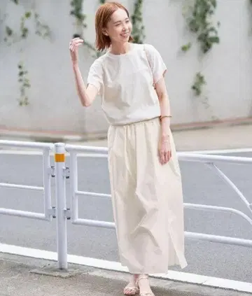 슬로브 이에나 아이보리 코튼 혼방 플레어 스커트