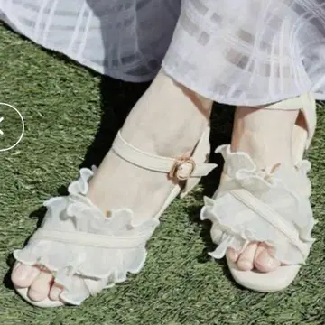 마제스틱 시어 프릴 샌들 아이보리 L 사이즈