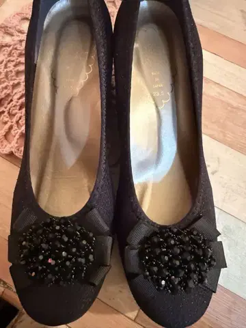 네이비 비즈 장식 플라워 슈즈 23.5cm