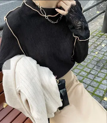 새상품급 doudou 레이스 절개 소매 멜로 탑 블랙