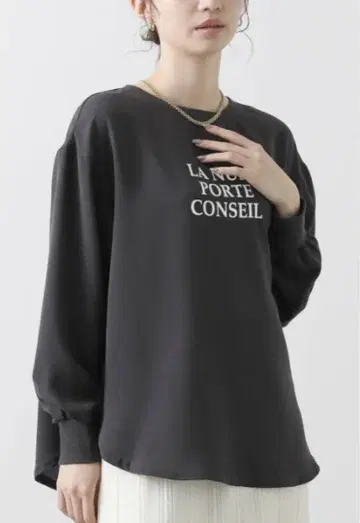 그레디 브릴리언트 조젯 로고 롱 T (블라우스)