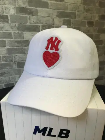 MLB KOREA 하트 NY 양키스 로고 벨트 캡 화이트