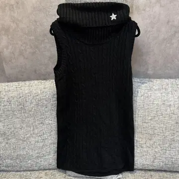스터드 머핀 블랙 케이블 짜임 슬리브리스 원피스