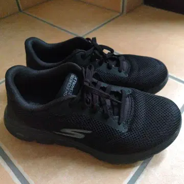 스케쳐스 블랙스 스니커즈 QUICK FIT