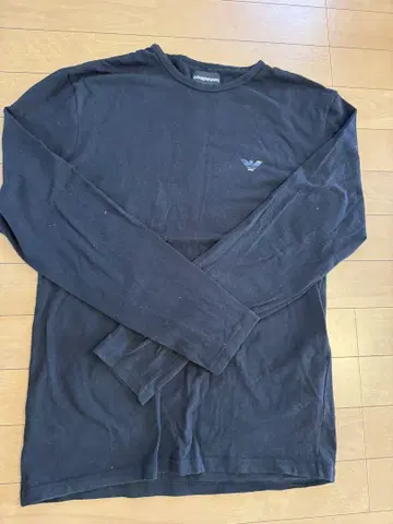 Emporio Armani 블랙 긴팔 티셔츠