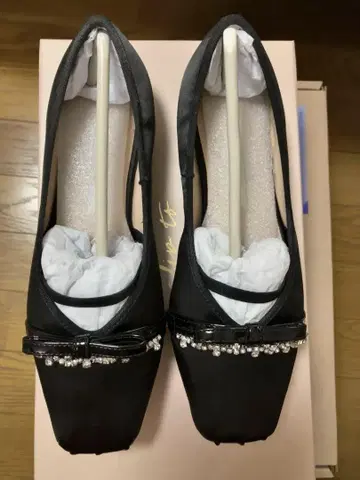 헤르립토 메리제인 크리스탈 리본 새틴 플랫