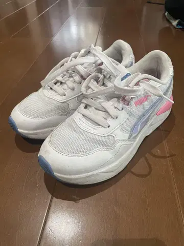 푸마 화이트 핑크 스니커즈 23.5cm