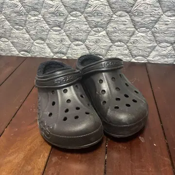 Crocs 블랙 클로그 샌들